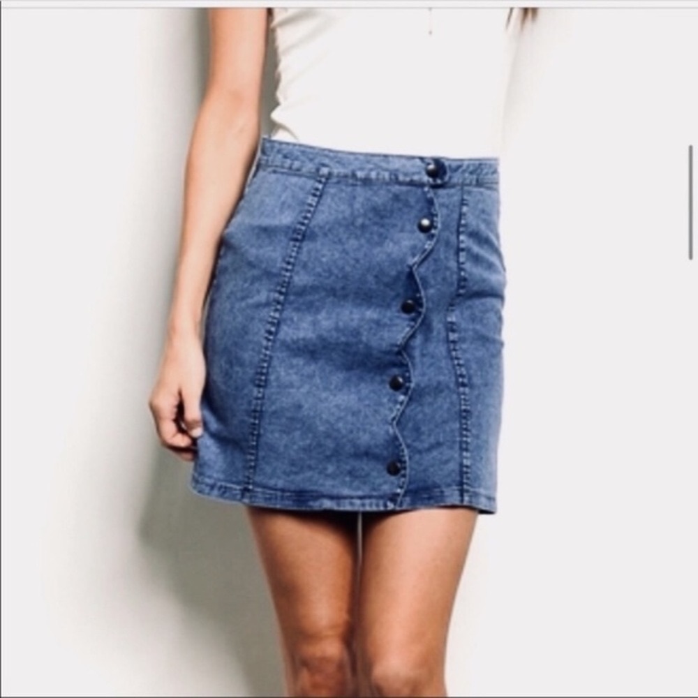 CUTE DENIM SKIRT WITH SNAP BUTTON DOWN‎ FRONT-NEW